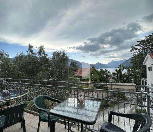 Alex Guesthouse Kotor Exterior photo