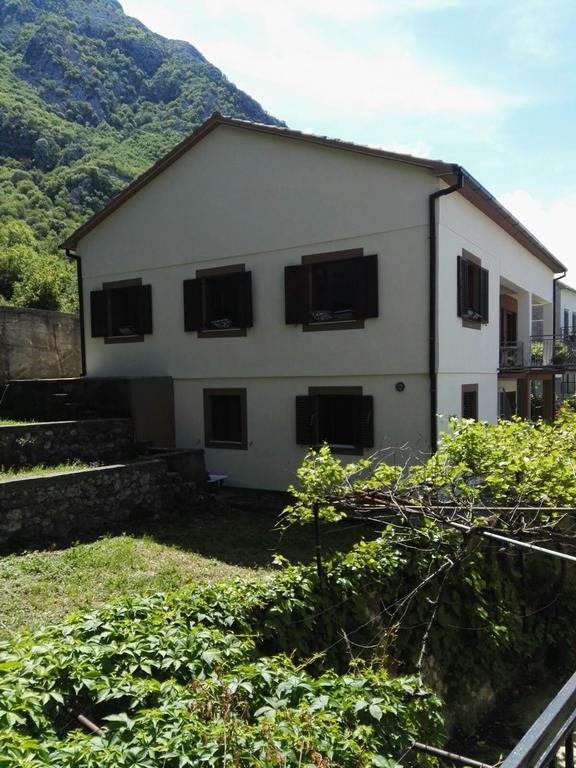 Alex Guesthouse Kotor Exterior photo
