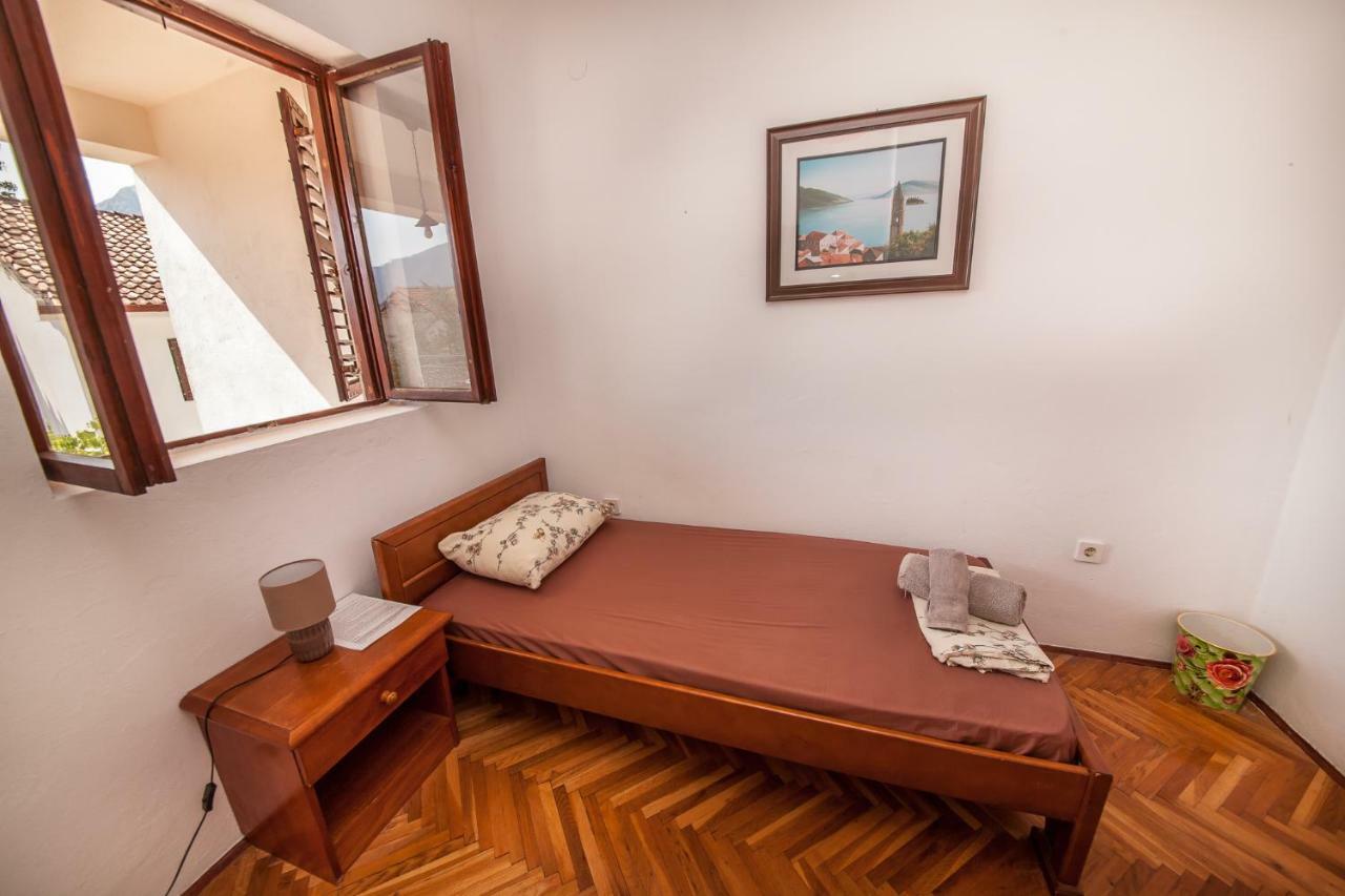 Alex Guesthouse Kotor Exterior photo