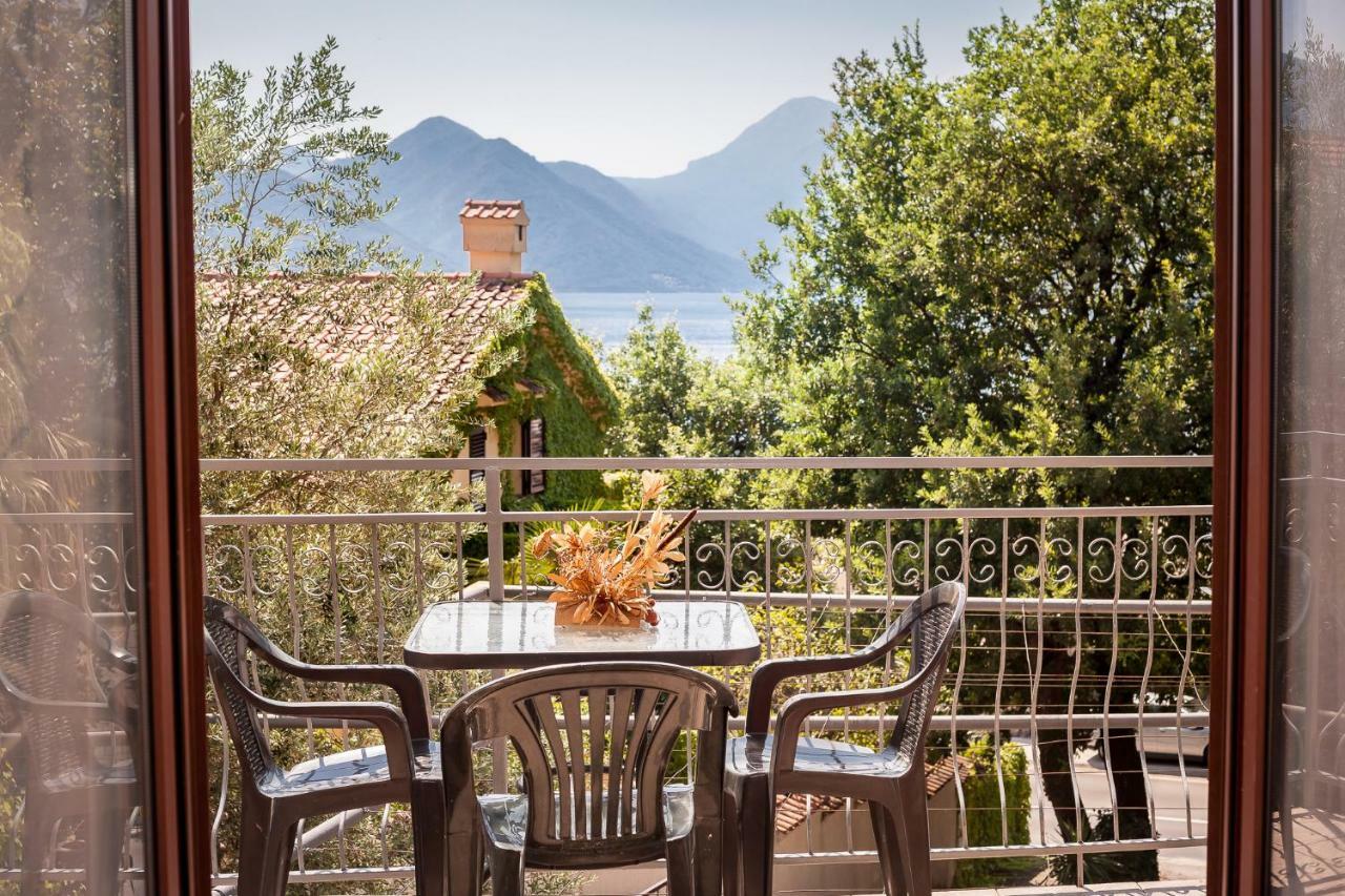 Alex Guesthouse Kotor Exterior photo