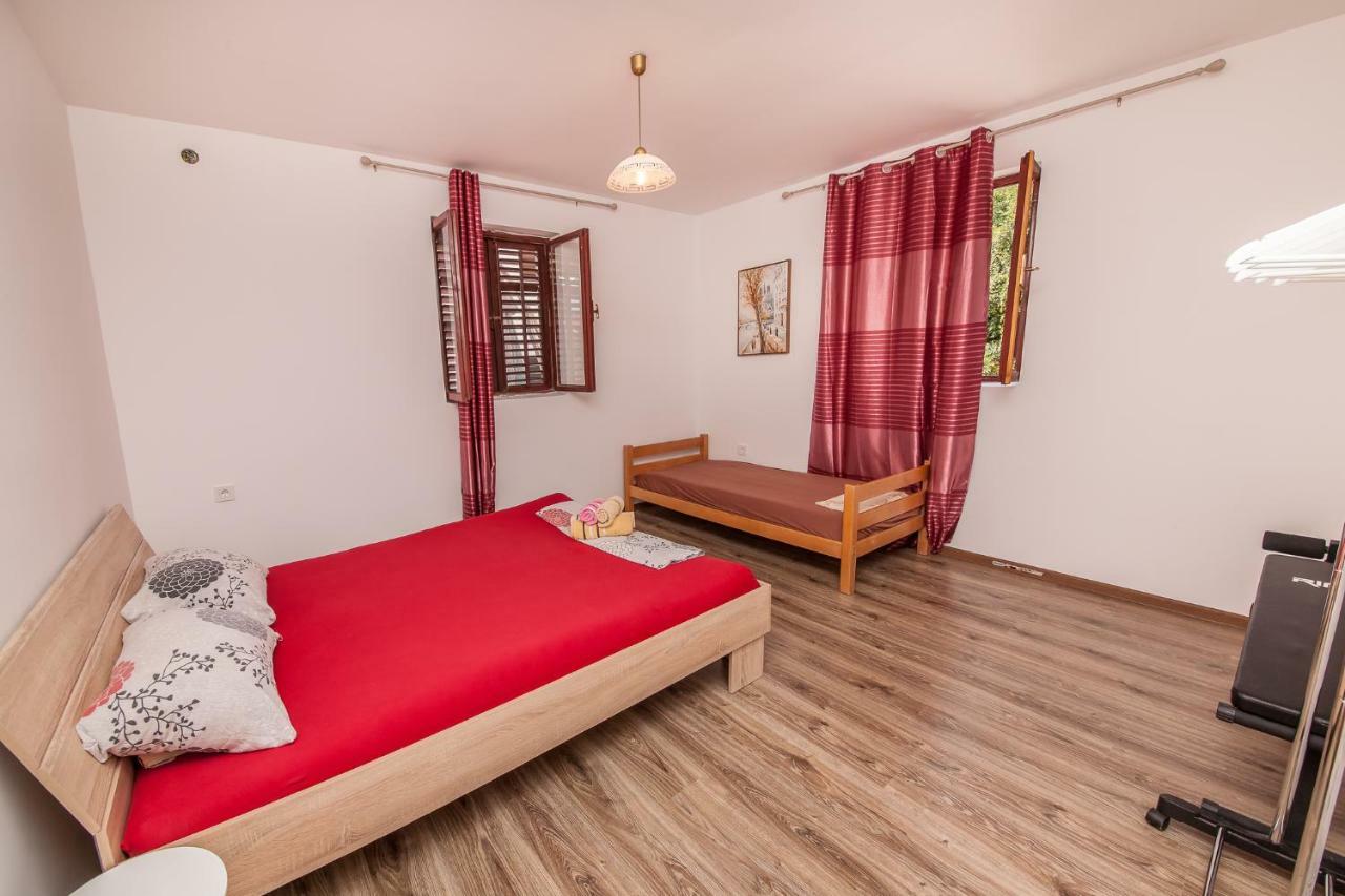 Alex Guesthouse Kotor Exterior photo